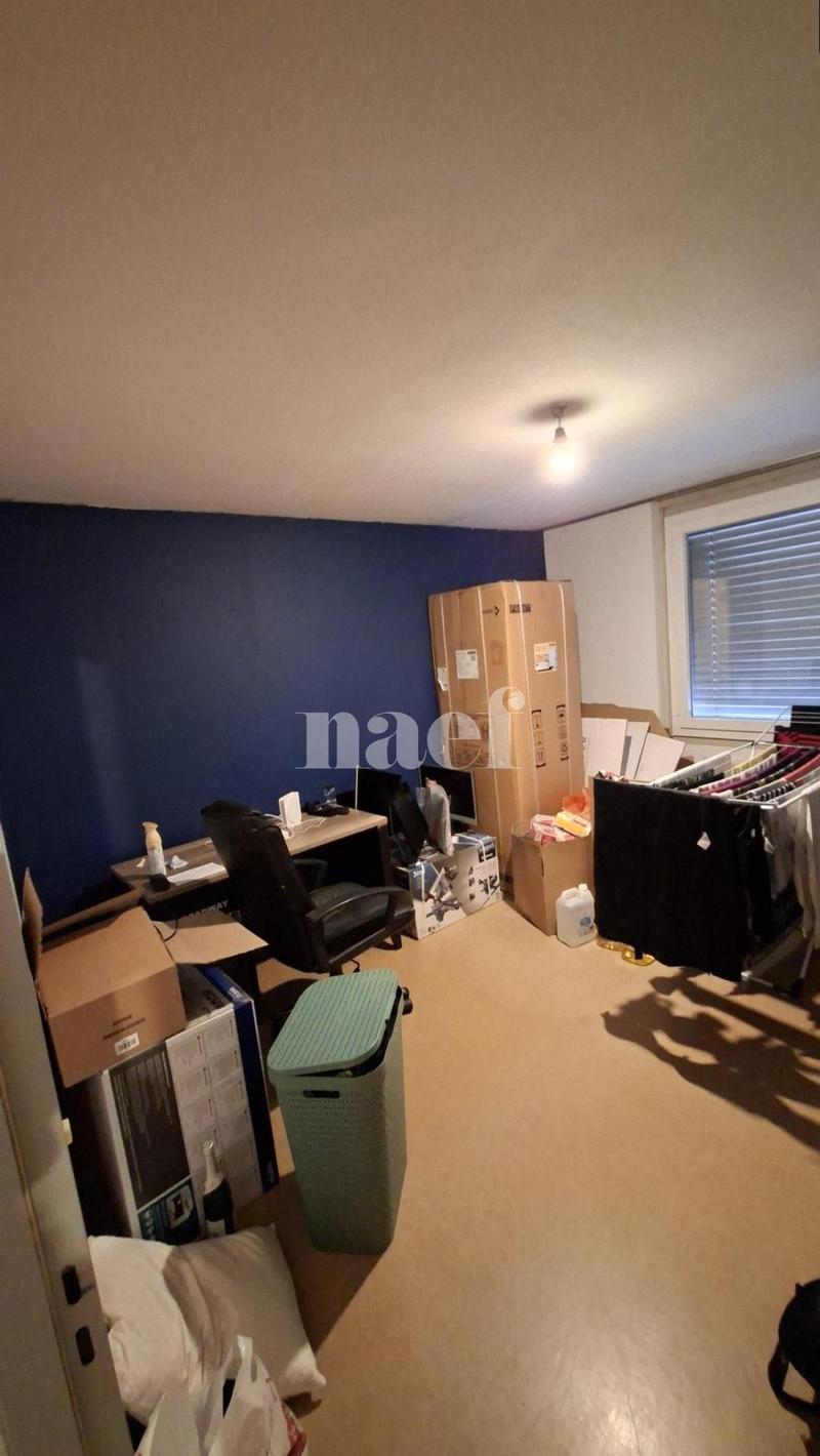 Appartement situé dans un quartier calme et verdoyant, proche de toutes commodités. (7)