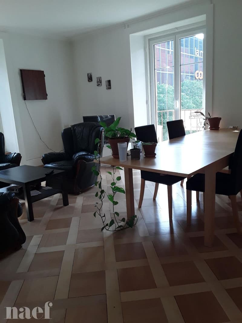 Appartement de 5.5 pièces au 2ème étage avec ascenseur situé à la rue de l'Eglise 6, 2000 Neuchâtel (2)