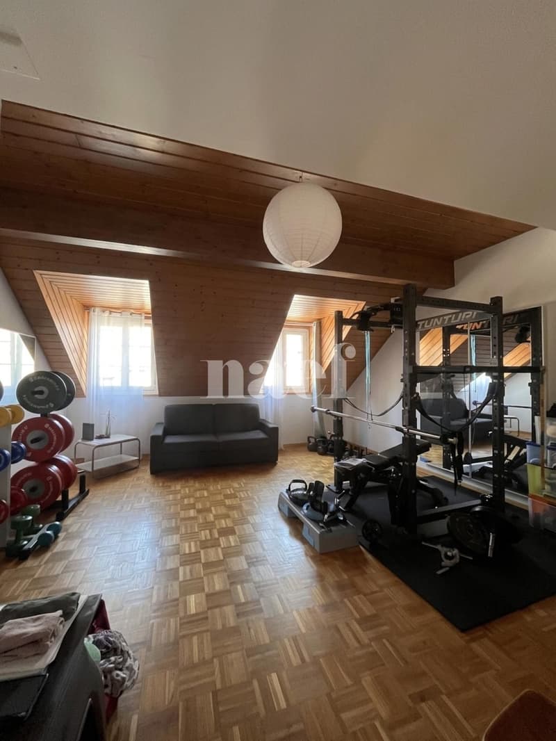 Appartement de 2.5 pièces, mansardé, belles hauteurs sous plafond, avec balcon (2)