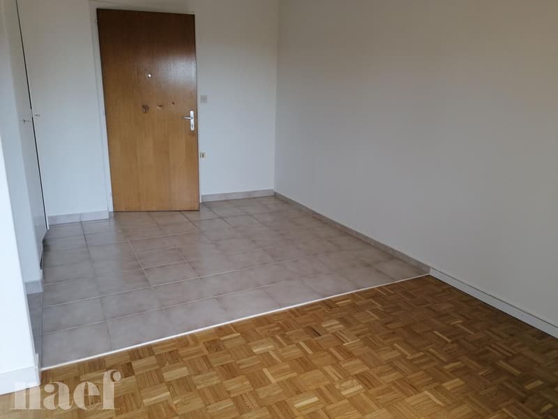 Joli appartement situé dans un quartier calme et verdoyant avec vue sur le lac. (2)