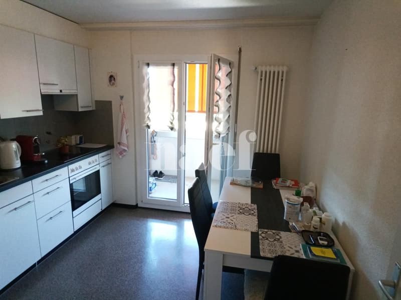 Sublime 2.5 pièces rénové avec balcon situé à la Chaux-de-Fonds (4)
