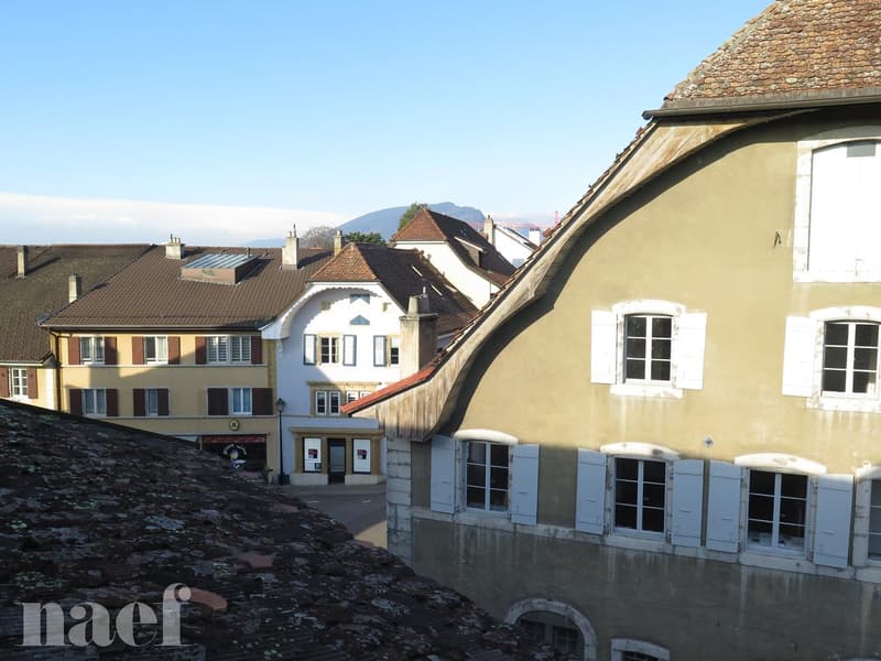 Au coeur du village de Corcelles, au dernier étage d'une maison villageoise (11)