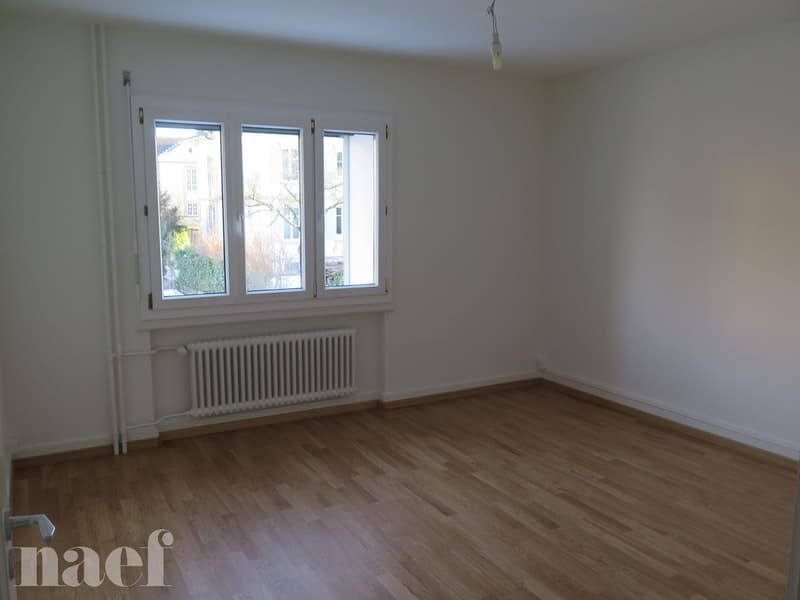 A Peseux, proches des commerces, immeuble en retrait de la route (7)