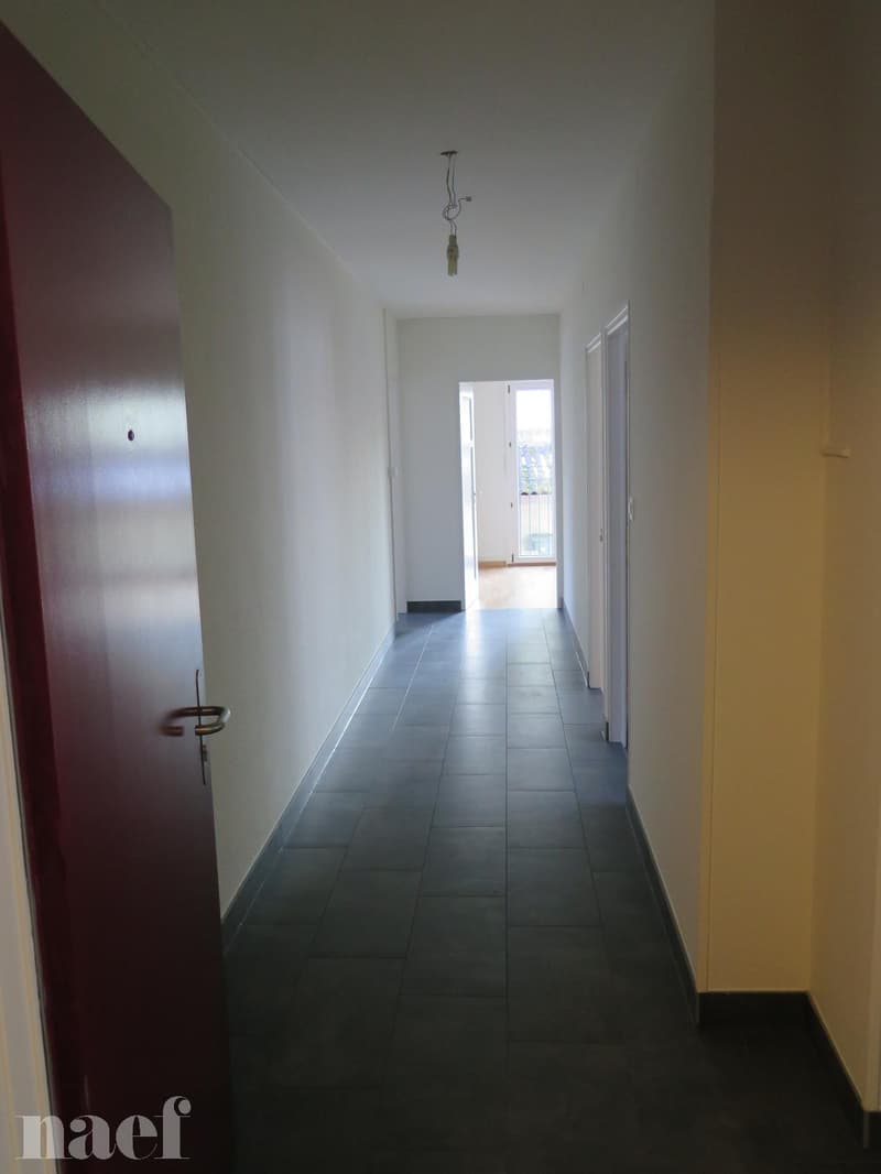 A Peseux, proches des commerces, immeuble en retrait de la route (9)