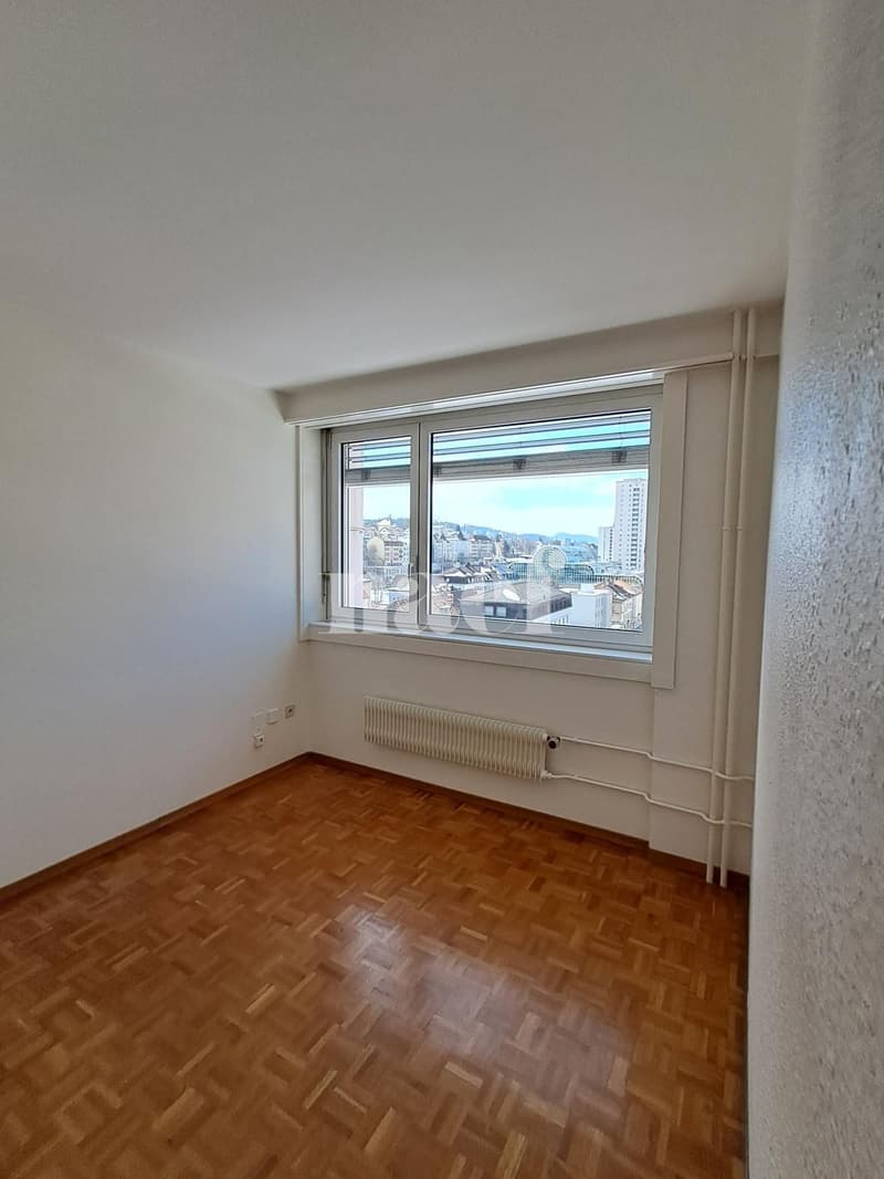 Commerce de 36 m2 au 8e étage avec ascenseur (3)