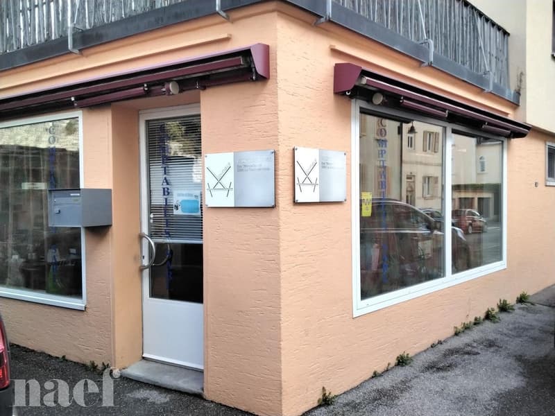 Local commercial avec vitrine et entrée indépendante (6)
