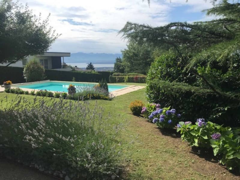 Spacieuse villa individuelle de 4.5 pièces avec grand jardin, piscine et superbe vue lac et Alpes (2)