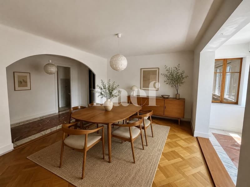 Au centre ville - Bel appartement de 5 pièces, env. 125m2 au 1er étage avec balcon (5)