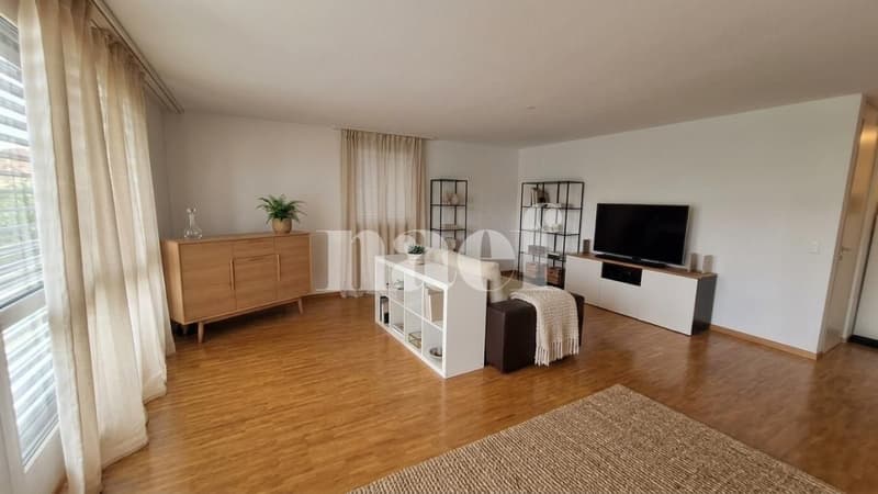 Bel appartement d'env. 103.m2 de 4.5 pièces au 1er étage avec balcon (3)