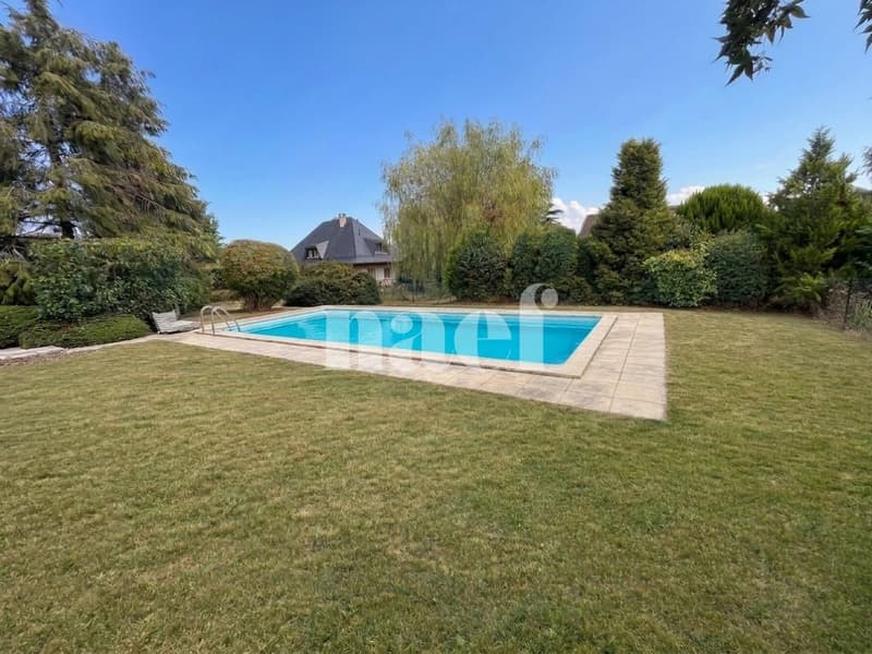 Belle villa individuelle et familiale partiellement rénovée, de 6 pièces avec jardin et piscine (2)