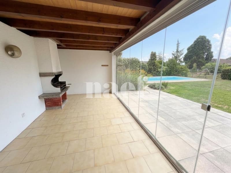 Belle villa individuelle et familiale partiellement rénovée, de 6 pièces avec jardin et piscine (11)