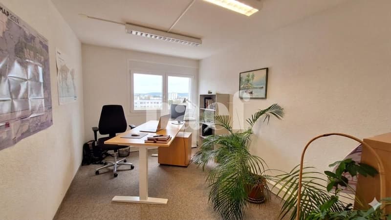 Bureaux d'env.117m2 au 1er étage (5)