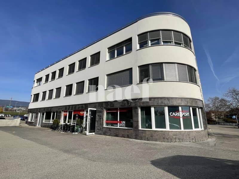 Centre Les Tuillières - Lumineuse surface d'env. 158m2 modulables au 2ème étage d'un immeuble commercial (7)