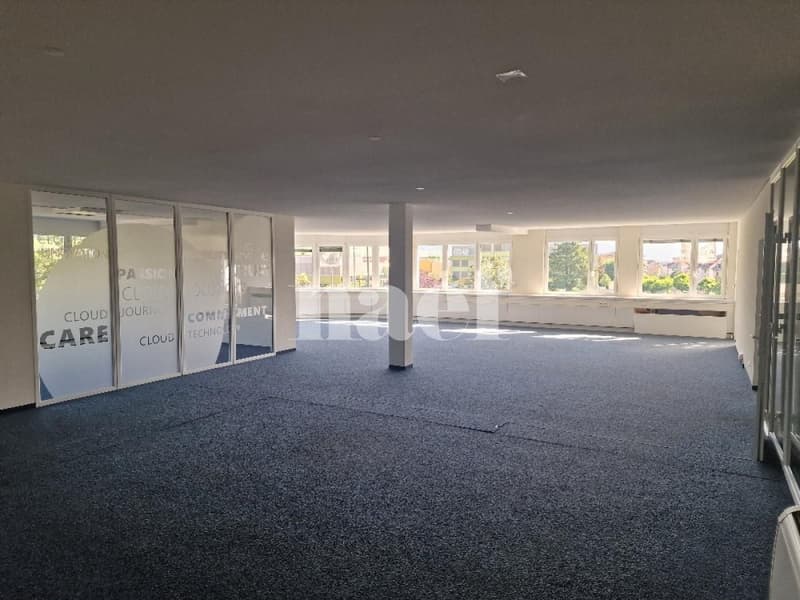 Centre Les Tuillières - Lumineuse surface d'env. 158m2 modulables au 2ème étage d'un immeuble commercial (2)