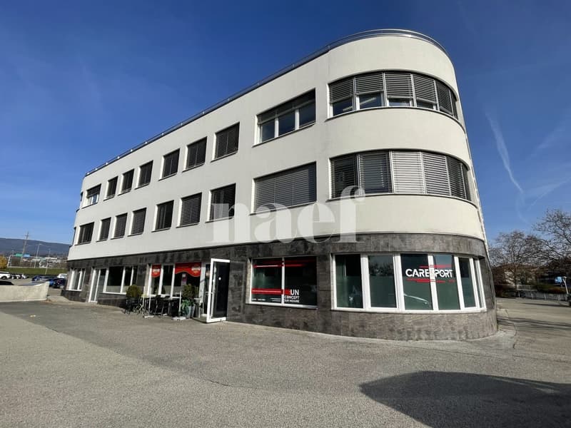 Centre Les Tuillières - Lumineuse surface d'env. 283m2 modulables au 2ème étage d'un immeuble commercial (2)