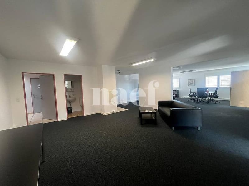 Spacieuse surface d'env. 117m2 au 1er étage avec bureaux séparés (2)