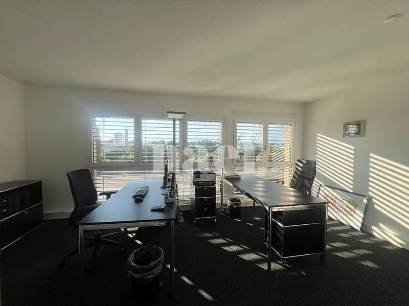 Spacieuse surface d'env. 117m2 au 1er étage avec bureaux séparés (5)