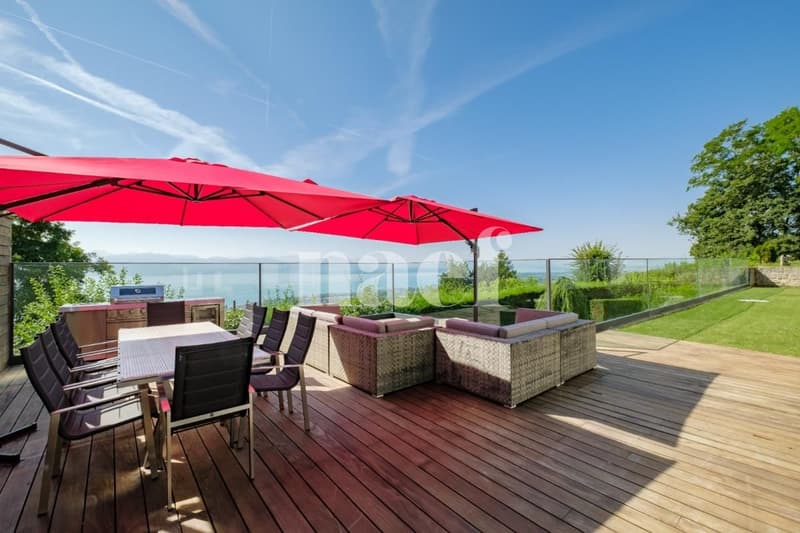 Propriété d'exception de 8 pièces avec vue panoramique sur le lac et piscine chauffée (6)