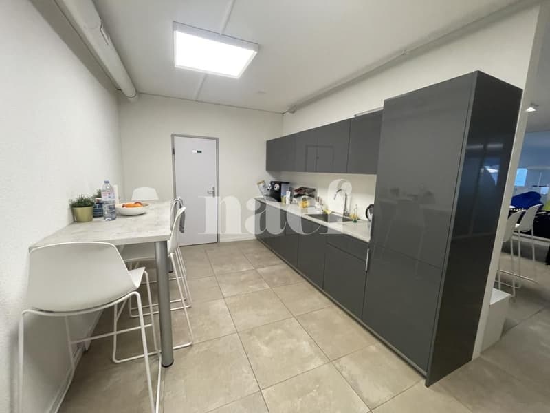Centre Les Tuillières - Lumineuse surface d'env. 122m2 modulables au 2ème étage d'un immeuble commercial (4)
