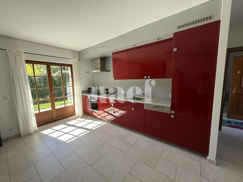 Magnifique propriété individuelle avec dépendances et un beau jardin arboré avec jacuzzi (12)