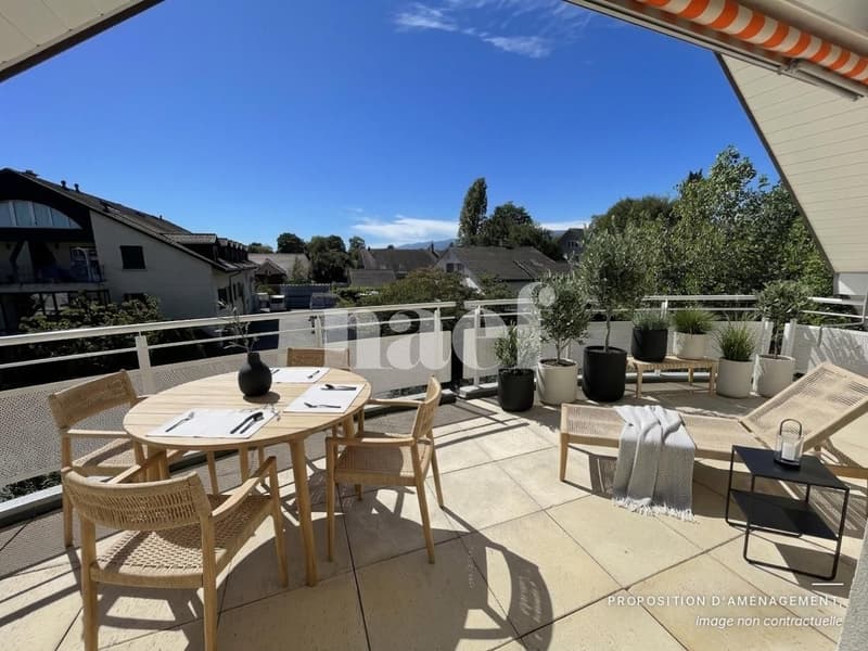 Au centre du village- Bel appartement de 5.5 pièces dans les combles avec cheminée et grand balcon (1)