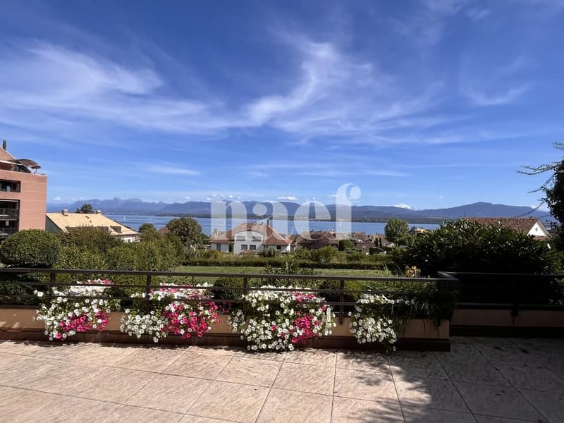 Au centre de Nyon avec vue sur le lac et le château - Appartement dexception de 4.5 pièces avec grande terrasse et vue sur le lac (1)