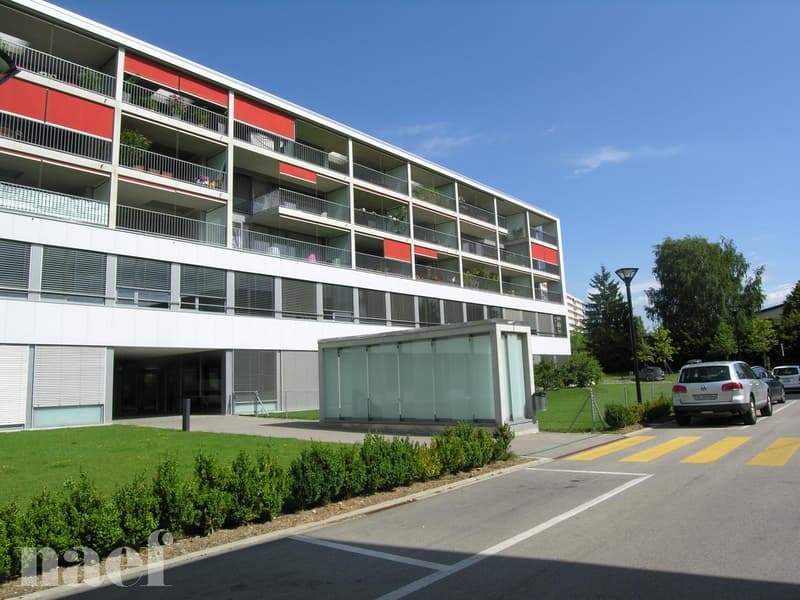 Belle arcade d'env. 516 m2 au rez-de-chaussée avec jardin et dépot d'env. 35m2 (1)