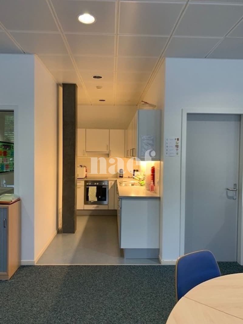 Belle arcade d'env. 516 m2 au rez-de-chaussée avec jardin et dépot d'env. 35m2 (5)