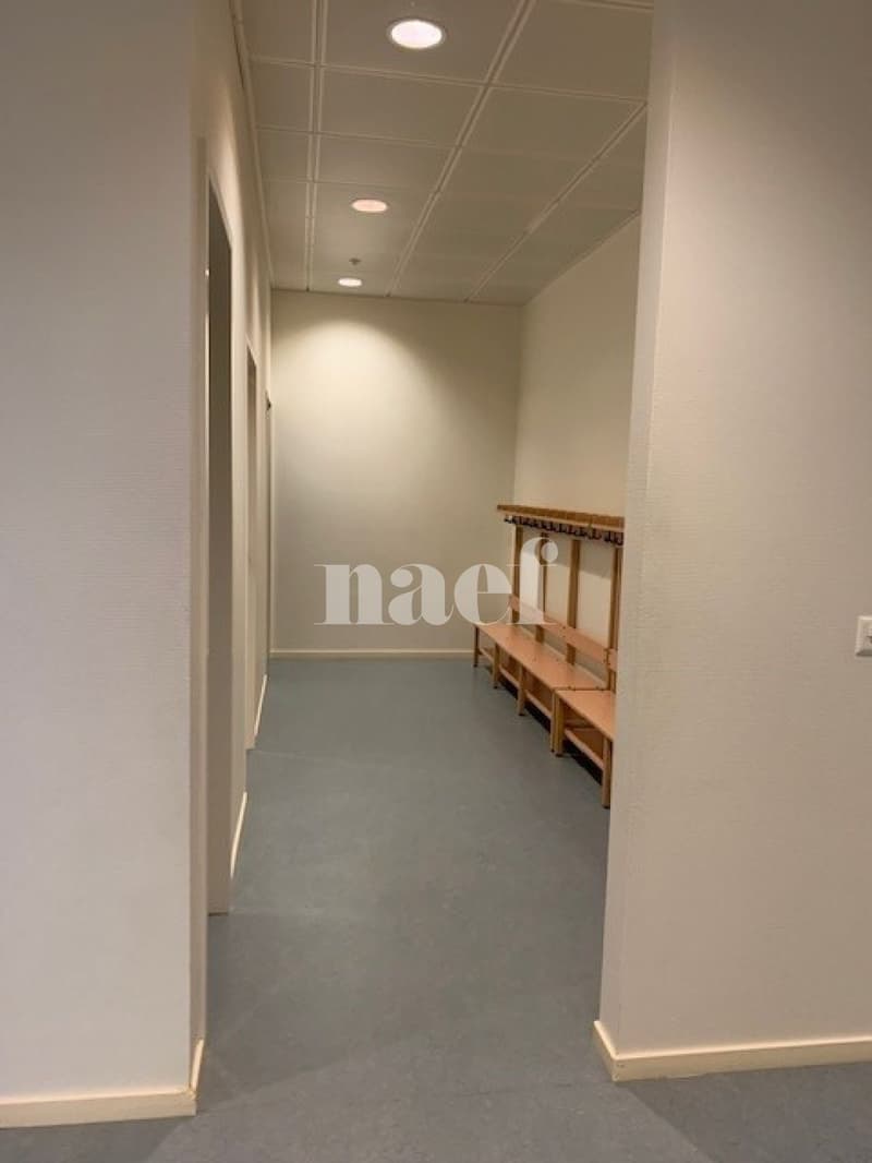 Belle arcade d'env. 516 m2 au rez-de-chaussée avec jardin et dépot d'env. 35m2 (11)