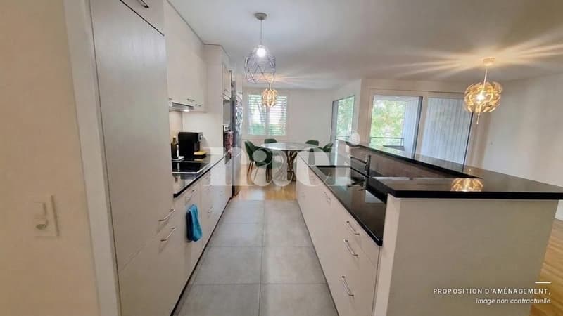 Appartement de 5.5 pièces au 1er étage avec balcon d'env. 123m2 (2)