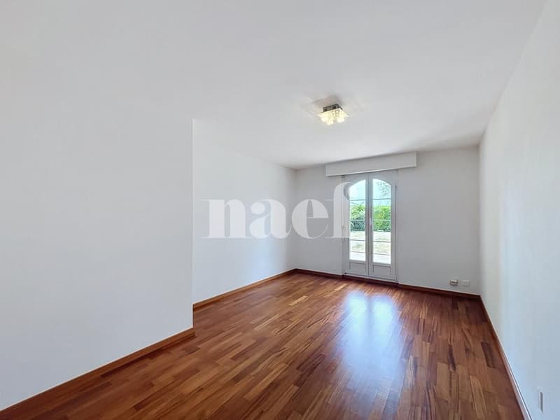 Magnifique villa familiale avec jardin, terrasses et garage double (9)