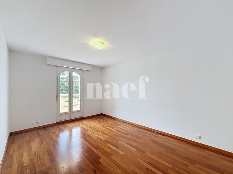 Magnifique villa familiale avec jardin, terrasses et garage double (10)