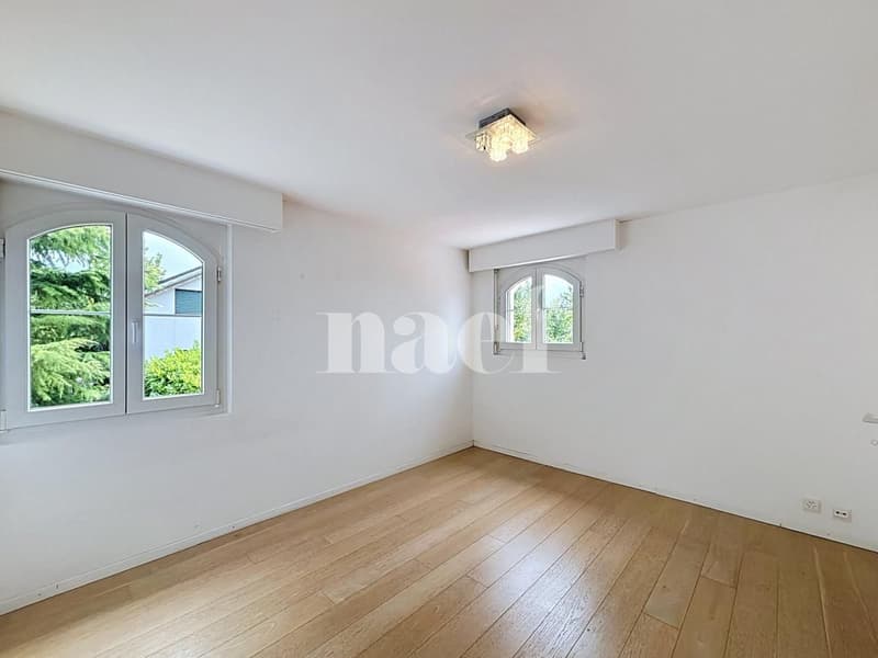 Magnifique villa familiale avec jardin, terrasses et garage double (11)