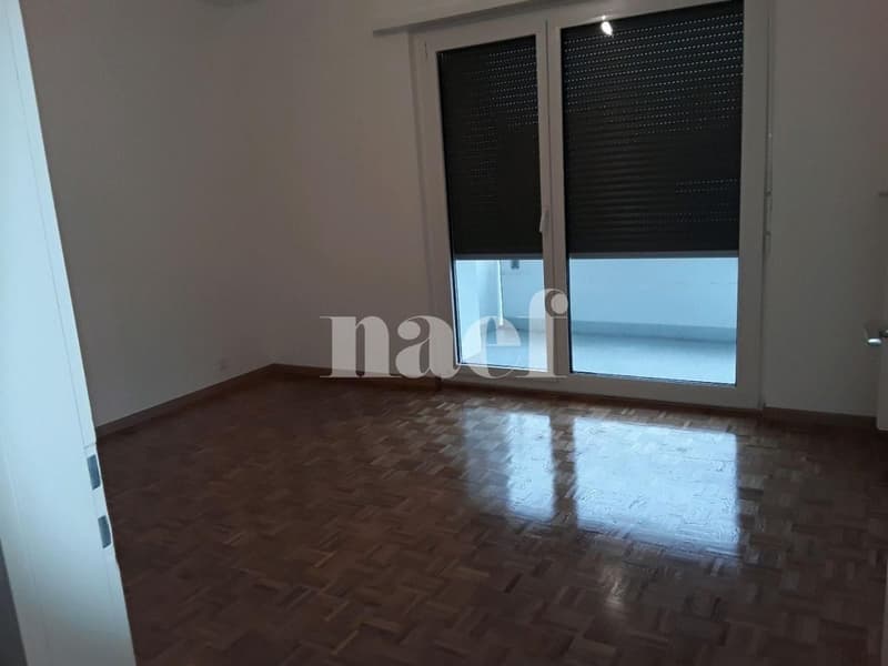 Appartement rénové de 2 pièces au 4ème étage (3)