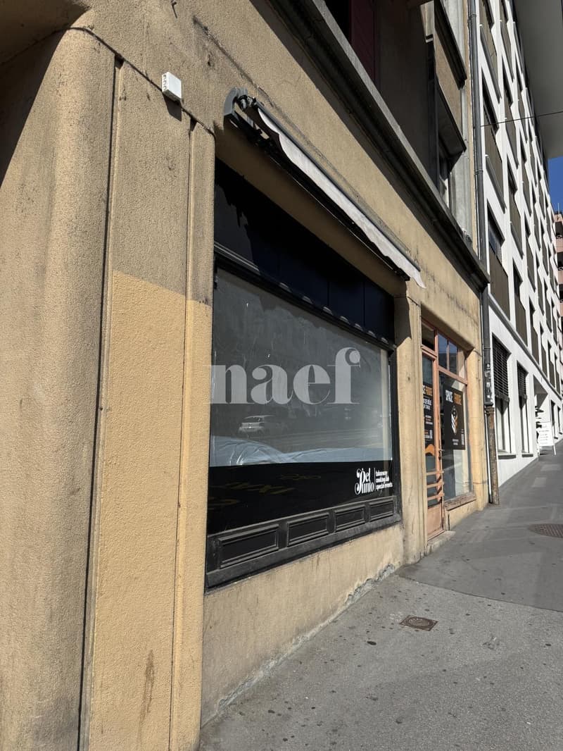 Arcade commerciale de 19 m² à louer Rue de la Borde (4)