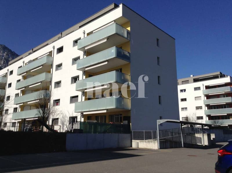 28 places de parc extérieures disponibles (1)