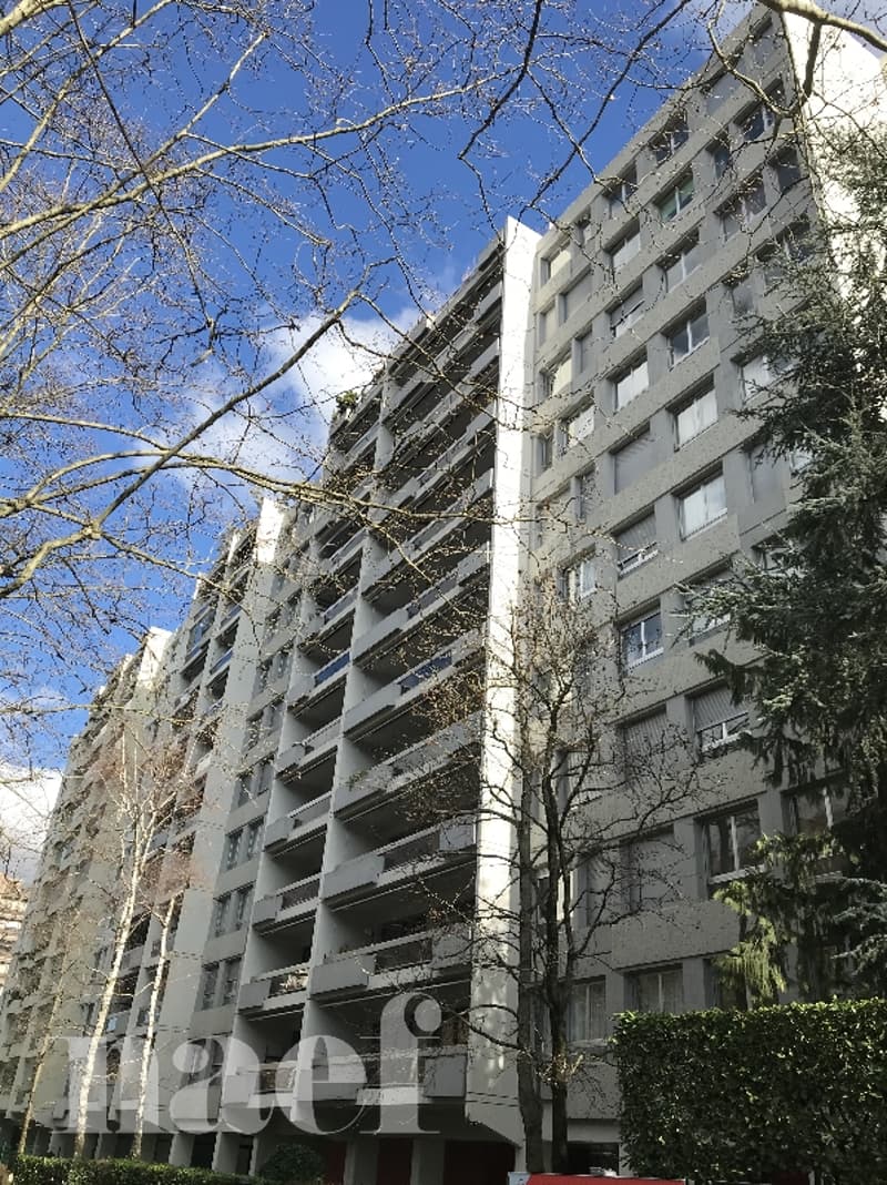 Appartement situé dans le quartier de Champel, proche du parc Bertrand. Le bail est à terme fixe jusqu'au 30 novembre 2025. (1)