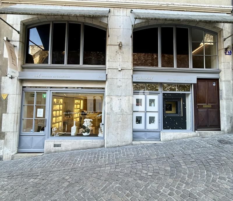Hypercentre - Belle arcade de 135 m2 (1)