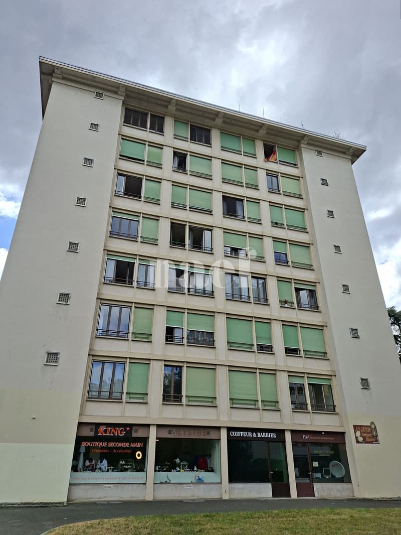 Arcade commerciale avec espace en sous-sol (1)