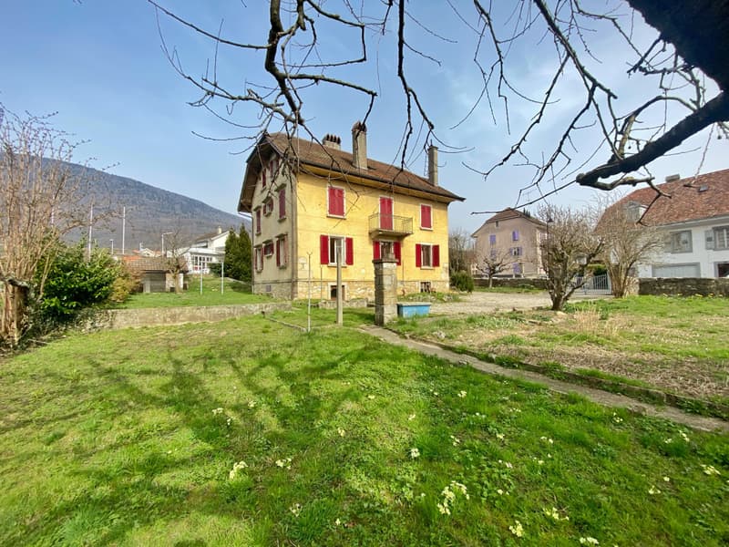 MAISON FAMILIALE (OU LOCATIVE) DE DEUX APPARTEMENTS AVEC GRAND JARDIN (1)