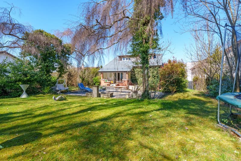 Élégante villa rénovée dans un cadre de vie paisible (12)