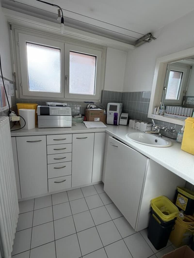 Cabinet médical à remettre (4)