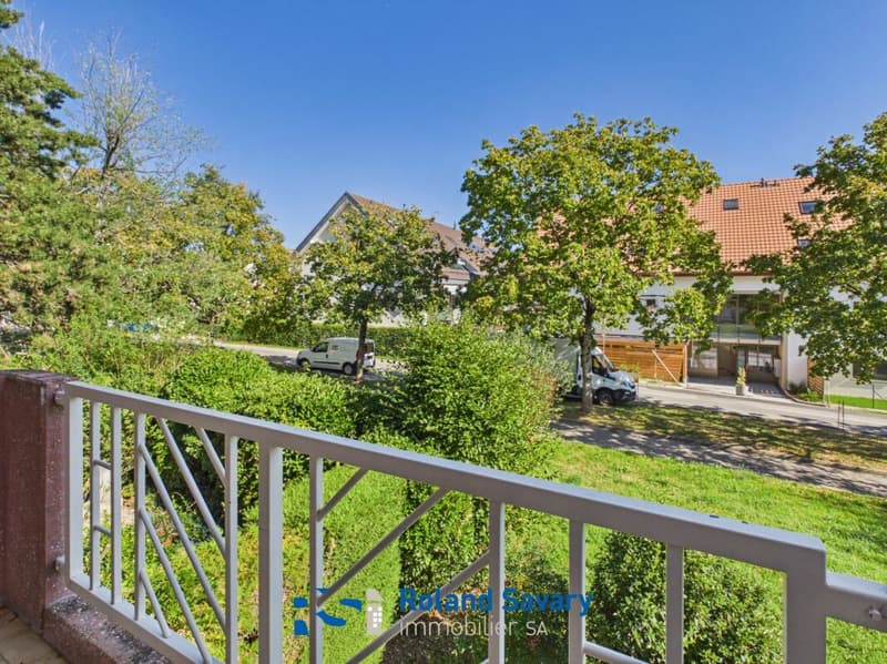 Gland - 2,5 pièces avec balcon et 2 places de parc incluses dans le prix (4)