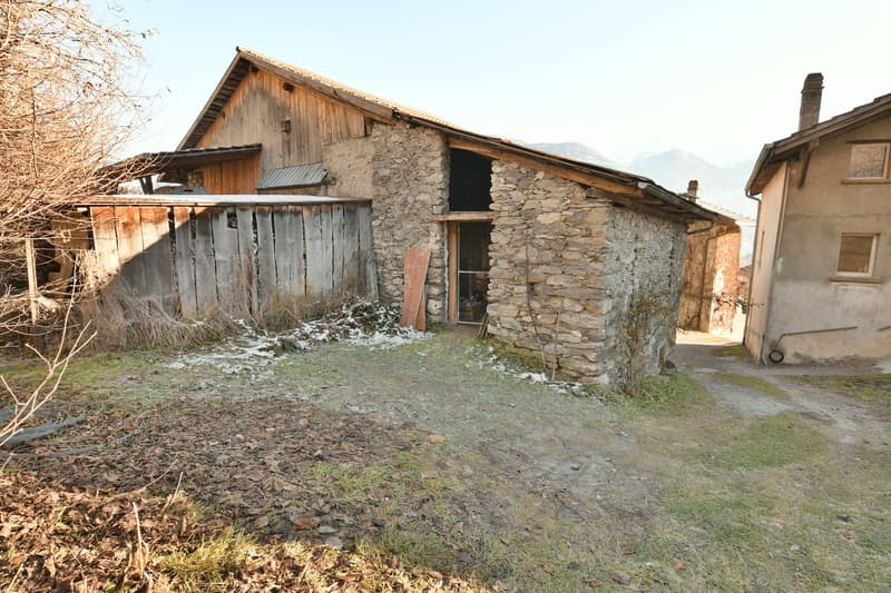 A saisir à Chamoson/VS, propriété composée de 3,5 parcelles, 1 maison et 1 grange (16)