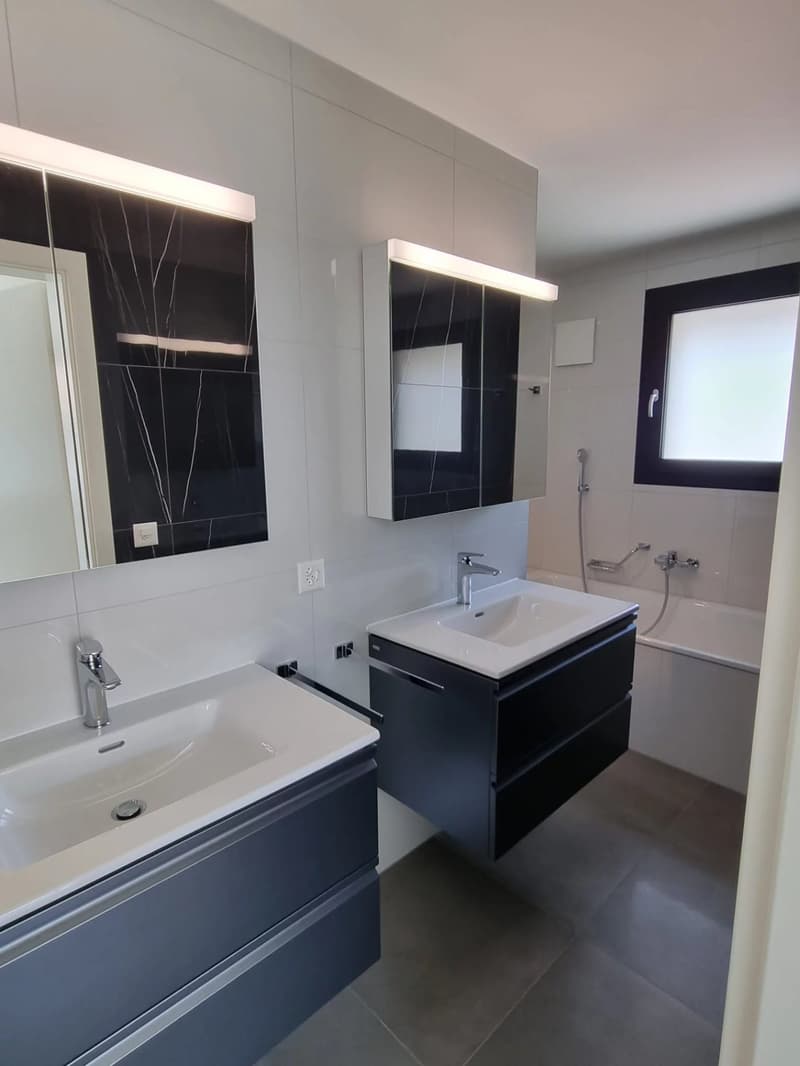 Découvrez cette magnifique maison mitoyenne de 5.5 pièces, répartie sur 3 niveaux, idéalement située, elle bénéficie d'une construction récente et de prestations de qualité, offrant un cade de vie mod (6)