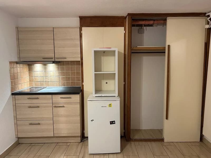 Studio meublé au rez-de-chaussée (4)