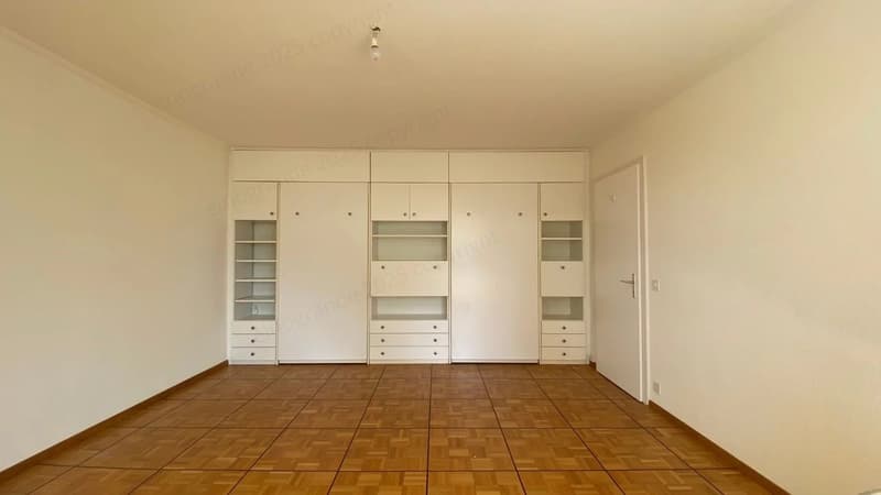 Superbe appartement lumineux de 2,5 pièces, orienté plein Sud, au dernier étage avec ascenseur. (1)