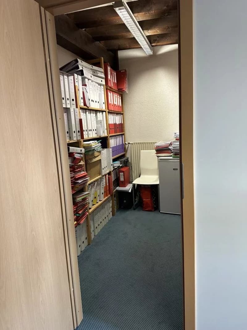 Bureau au 1er étage, idéalement pour y installer un bureau (3)