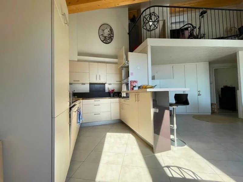 Appartement de 3 pièces aux combles situé au centre-ville de Blonay avec une magnifique vue lac. (4)