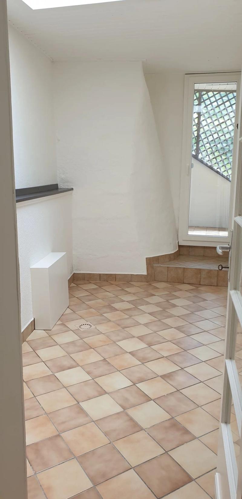 Appartement de 2 pièces au 1er étage entièrement rénové. (7)